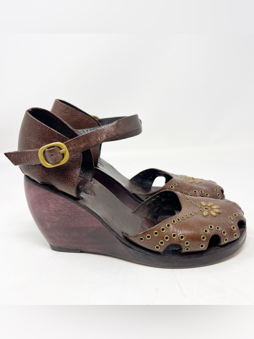 CALLEEN CORDERO BROWN LEATHER GROMMET WOODEN WEDGE SANDALS WOMENS SZ 8